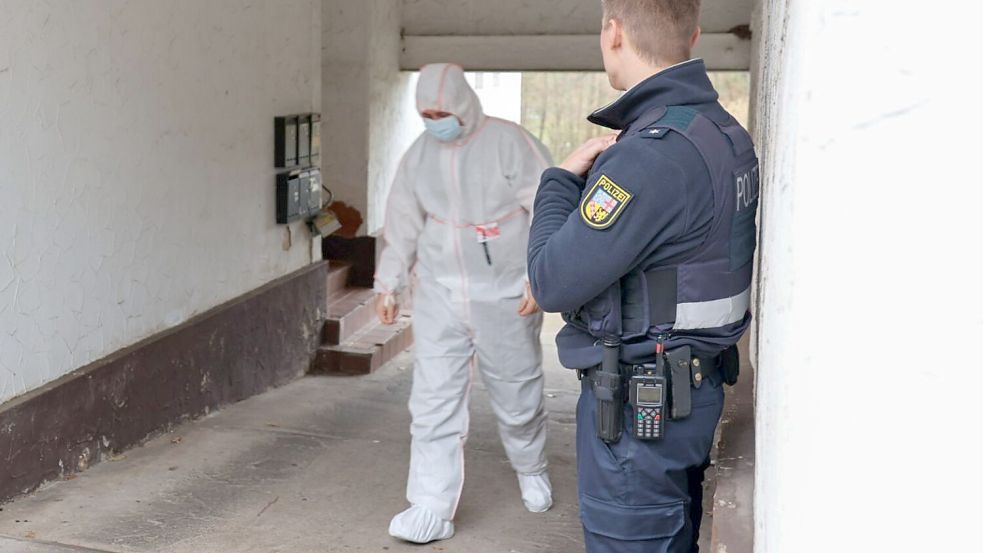Am Tatort im saarländischen Bexbach ermittelt die Polizei. Foto: Brandon Lee Posse/dpa