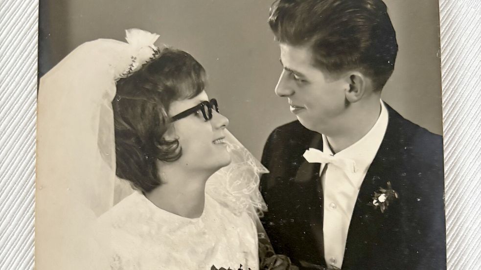 60 Jahre ist es her: Hochzeitsfoto mit Hertha und Arnold Reuwsaat.