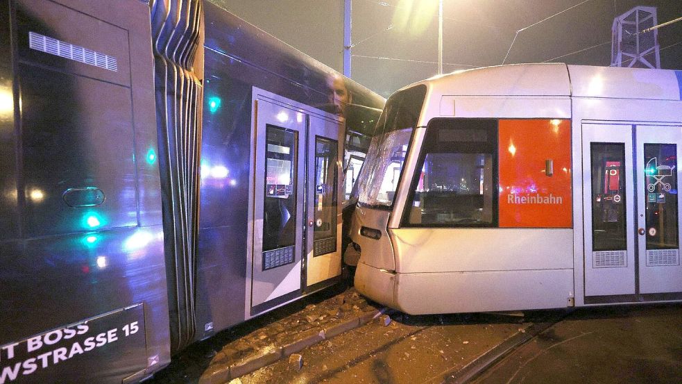 Eine Straßenbahn ist in Düsseldorf entgleist. Foto: David Young