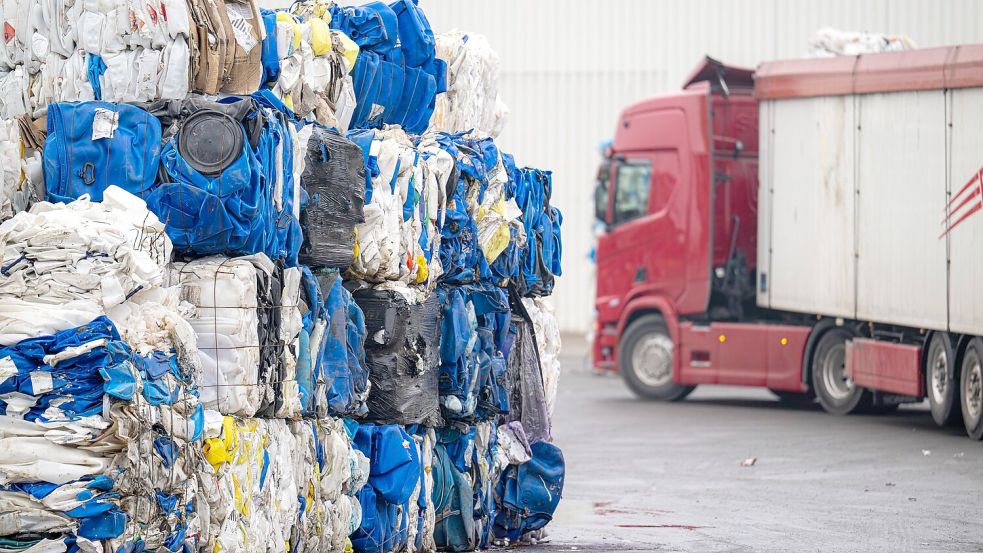 Das Firmengelände im Bereich Industriehäfen. Foto: Sina Schuldt