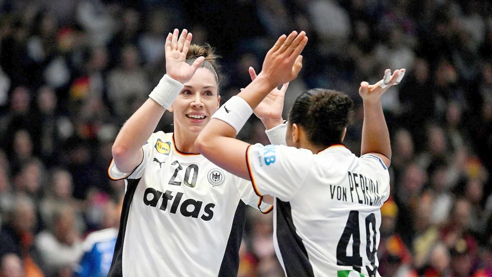 Die deutschen Handballerinnen haben das WM-Auftaktspiel gegen Island gewonnen. Foto: Marijan Murat