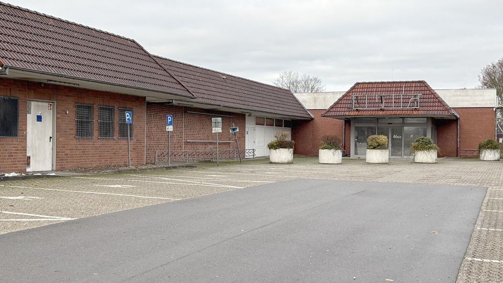 Der ehemalige Eingang des Real-Marktes: Hier soll das neue E-Center entstehen. Foto: Rebecca Kresse