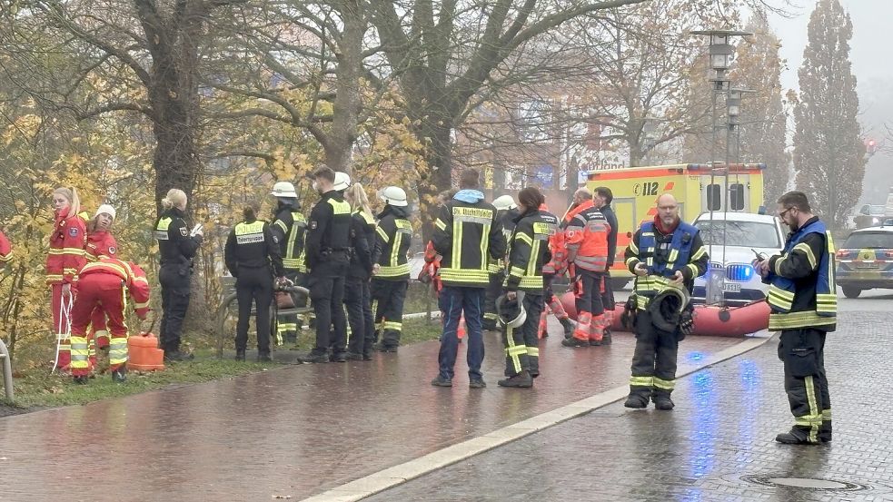 Einsatz am Neuen Weg in Norden: Am Morgen ist eine Leiche entdeckt worden. Foto: Rebecca Kresse