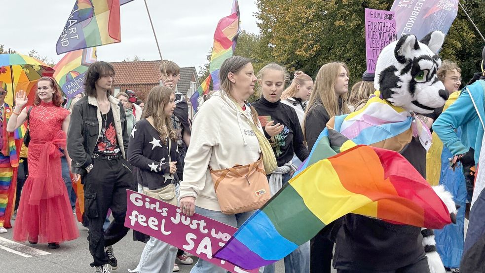Auffällig und bunt war der Norder Herbst-Pride 2025. Foto: Rebecca Kresse