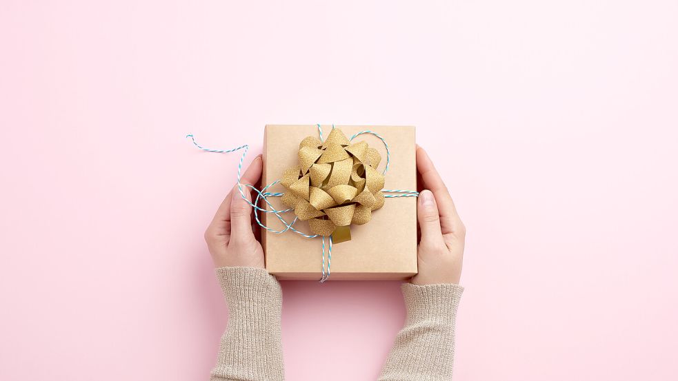 Auch eine kleine Wichtel-Aufmerksamkeit kann viel Mühe machen. Foto: IMAGO/Panthermedia/nndanko