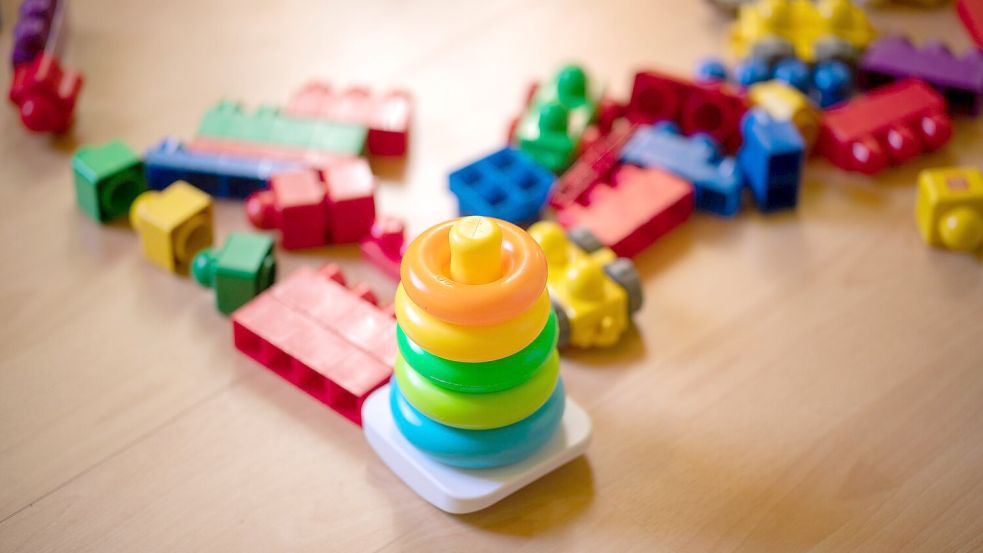 Beim Spielzeugkauf sollten Verbraucherinnen und Verbraucher laut Europol besonders wachsam sein, um Gefahren für Kinder zu vermeiden. (Symbolbild) Foto: Sebastian Gollnow