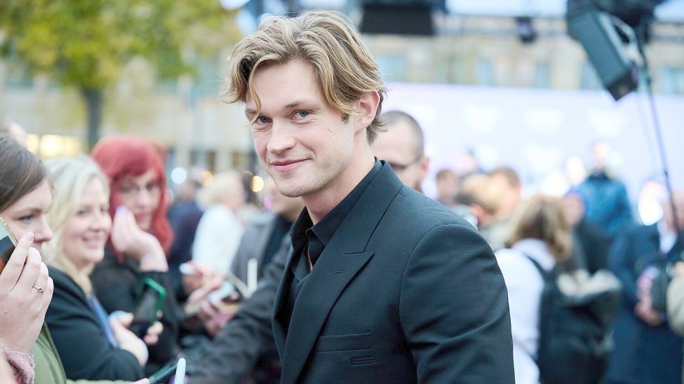 Damian Hardung spielt den Schulschwarm James Beaufort. (Archivbild) Foto: Annette Riedl