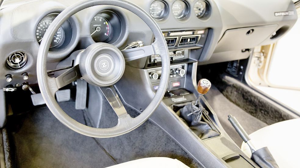 Zwei große und drei kleine Rundinstrumente dominieren das Cockpit des Datsun 260 Z. Übrigens: Die folgenden Z-Modelle von Nissan blieben der Tradition treu. Foto: privat