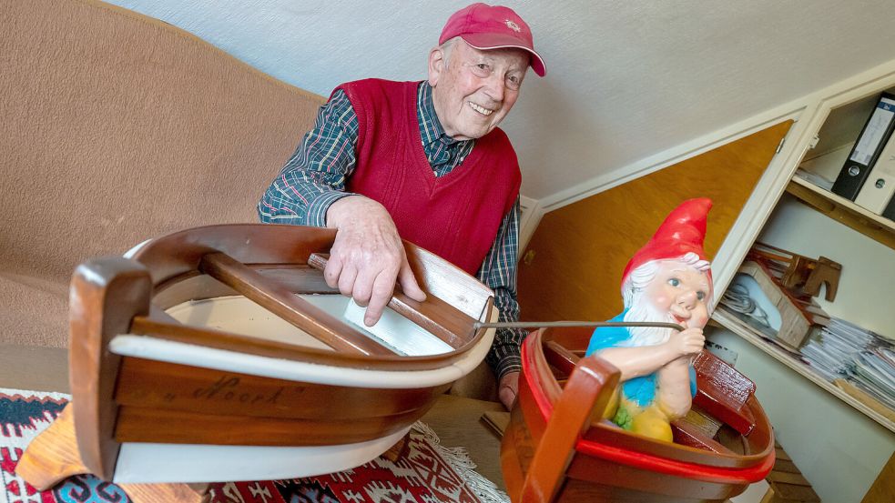 Werner Diesner hat nicht nur große Ruderboote gebaut, sondern auch diese kleinen hier. Foto: Klaus Ortgies