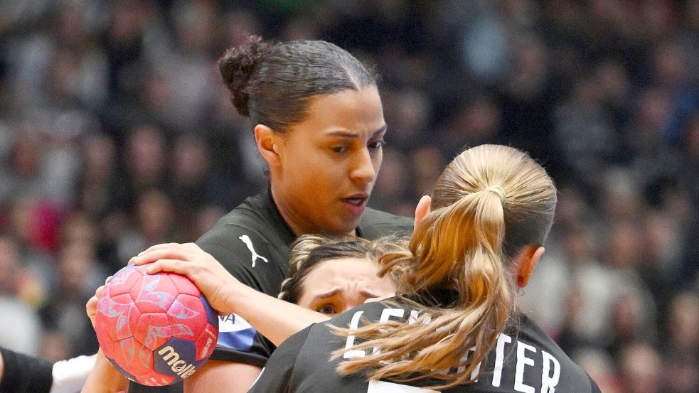 Die deutschen Handballerinnen ließen gegen Uruguay in der Abwehr wenig zu. Foto: Marijan Murat