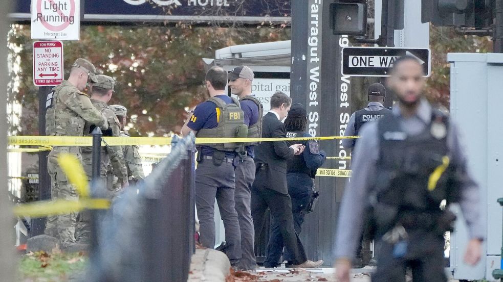 Zwei Nationalgardisten wurden am Mittwoch angeschossen - eine Soldatin ist laut US-Präsident Trump inzwischen gestorben. (Archivbild) Foto: Mark Schiefelbein/AP/dpa