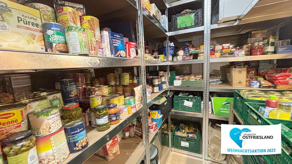 Im Vereinslager in Völlenerkönigsfehn stapeln sich die Lebensmittel bis unter die Decke. Foto: Deike Terhorst