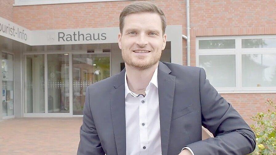 Der parteilose Michael Quappe ist bislang der einzige Bewerber für das Bürgermeisteramt in Ostrhauderfehn. Bleibt es dabei? Foto: Henrik Zein
