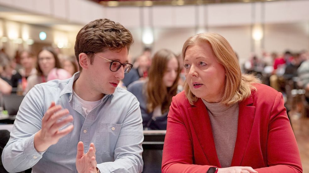 Engagierte Debatte: Juso-Chef Türmer und Parteichefin Bas. Foto: Harald Tittel