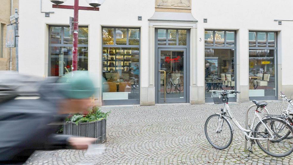 In Kürze wird im Lokal zwischen dem leer stehenden früheren La Vie (Haus Tenge) und dem Café Sophies an der Krahnstraße eine Pizzeria eröffnen. Foto: Jörn Martens