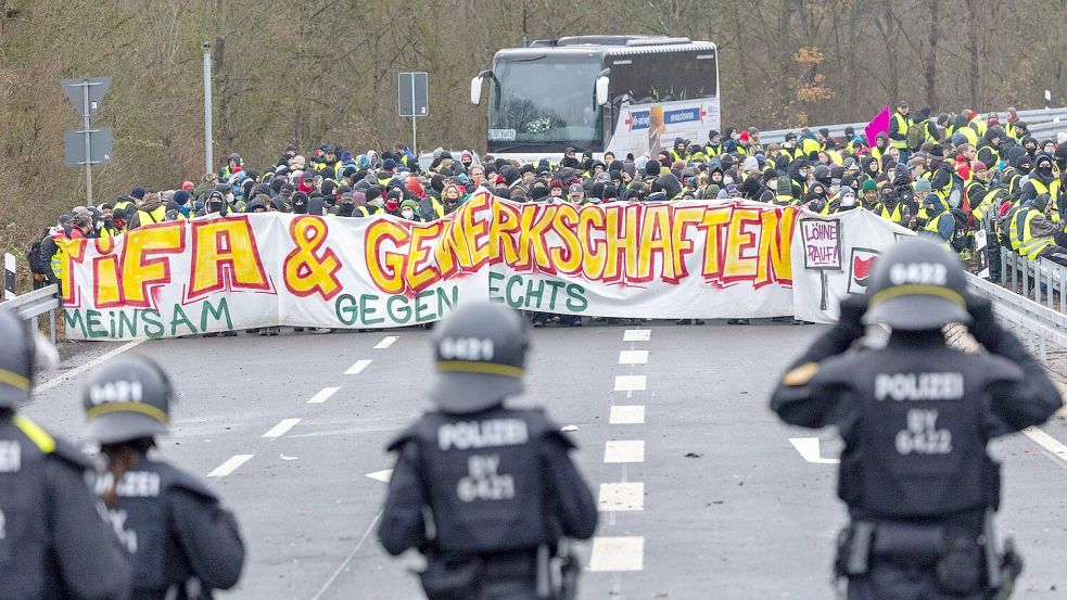 Polizei und Demo-Organisatoren wollen Bilanz ziehen. Foto: Lando Hass/dpa