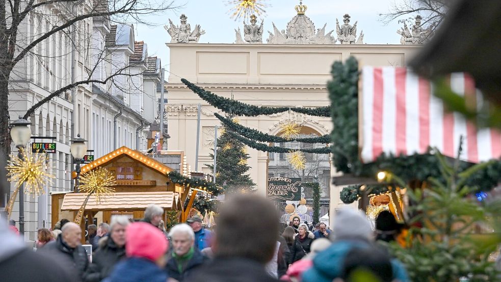 Der Einzelhandel erwartet für das diesjährige Weihnachtsgeschäft in den Monaten November und Dezember Umsätze in Höhe von 126,2 Milliarden Euro (Archivbild). Foto: Soeren Stache/dpa/ZB