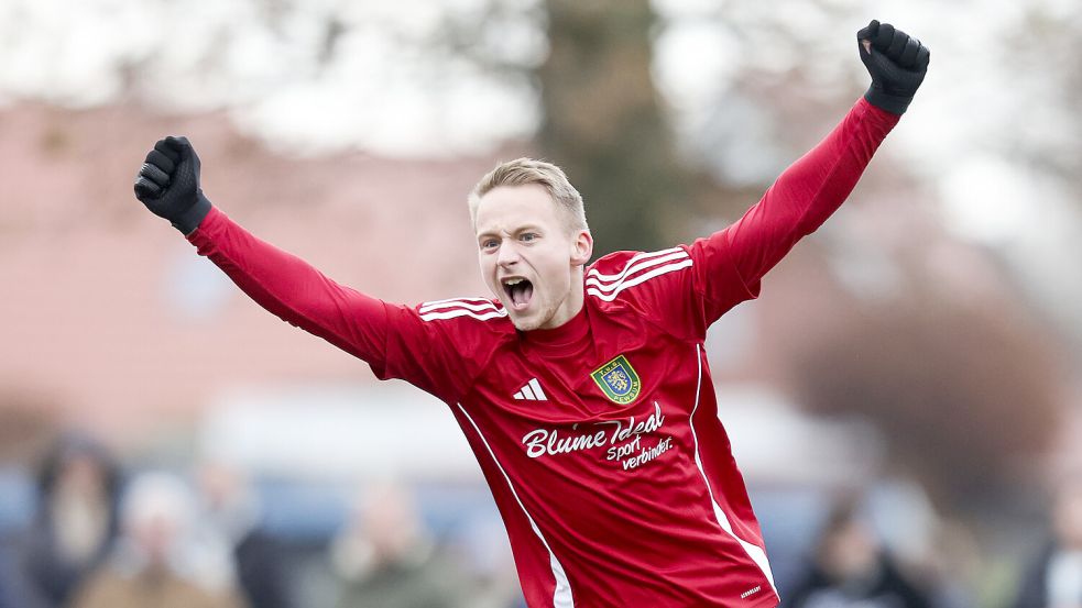 Jannik Stomberg markierte schon der in der 7. Minute die frühe Führung für den Tabellenführer. Fotos: Doden/Emden