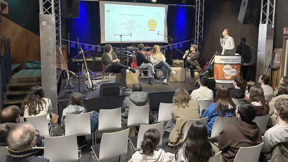 Die Ergebnisse der Diskussion wurden am Nachmittag in einer Fishbowl-Diskussion gesammelt. Foto: Karin Böhmer