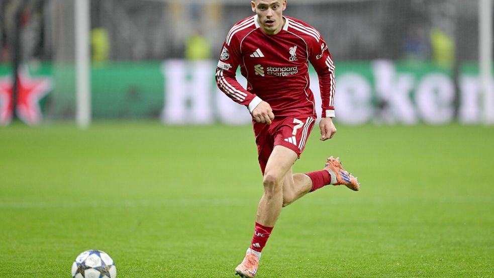 Im Triokot des FC Liverpool läuft es noch nicht rund für Florian Wirtz. Foto: Arne Dedert