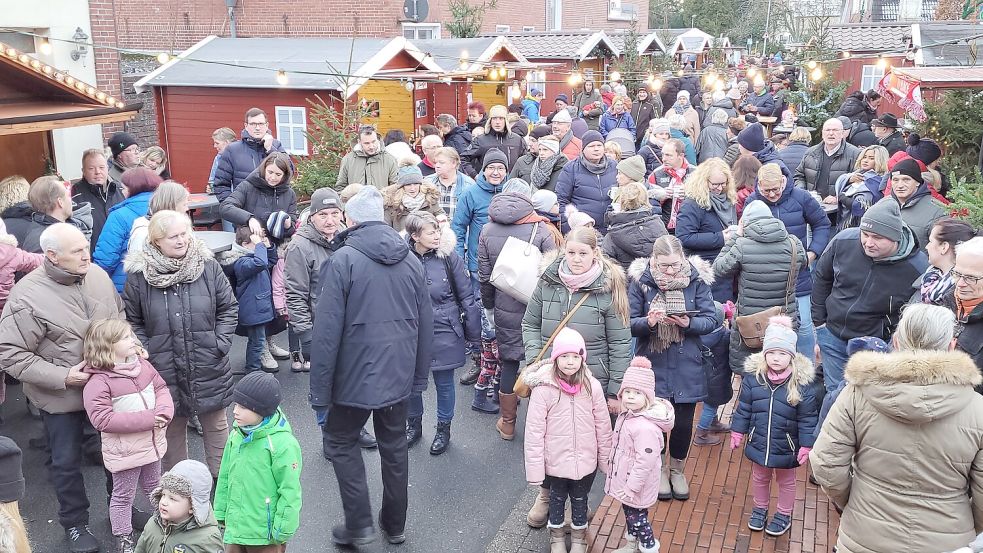 In Bunde wird wieder ein Weihnachtsmarkt veranstaltet. Foto: Bodo Wolters/Archiv