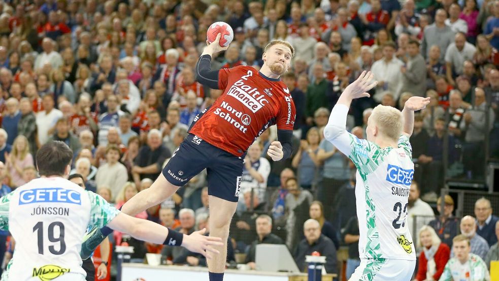 Simon Pytlick (M.) ist einer der besten Handballer der Welt. (Archivbild) Foto: Michael Hundt