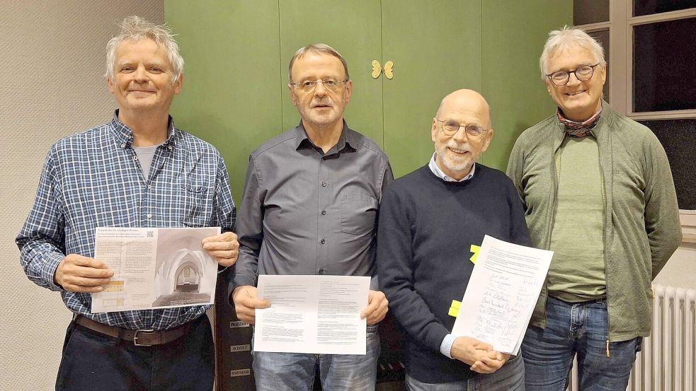 Den Vorstand des Vereins „Freundeskreis der Krypta und des Kirchhofs Westerende“ bilden (von links): Dr. Wolfgang Frühling, Bernt-Dieter Boelsen, Dr. Georg Cramer und Dr. Paul Weßels. Foto: privat
