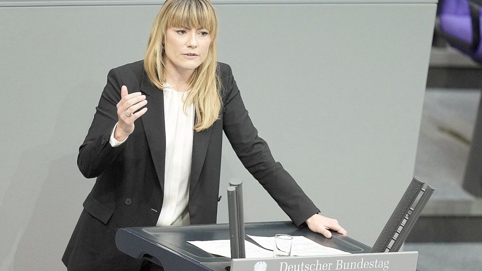 Clara Bünger (Die Linke) warnt die Sicherheitsbehörden „wertvolle Zeit“ verstreichen zu lassen. Foto: dpa/Michael Kappeler