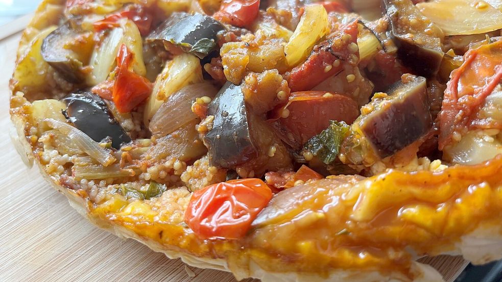 Die Tarte wird gestürzt und sieht dann schon echt lecker aus. Foto: Carmen Leonhard