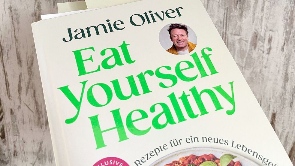 Das neue Kochbuch von Jamie Oliver lieferte das Rezept für die aromatische Veggie-Tarte mit Knusperrand. Foto: Carmen Leonhard