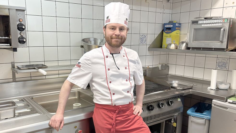 Koch Vittorio Calabrese ist für die perfekte Garstufe der Steaks zuständig. Foto: Daniel Noglik
