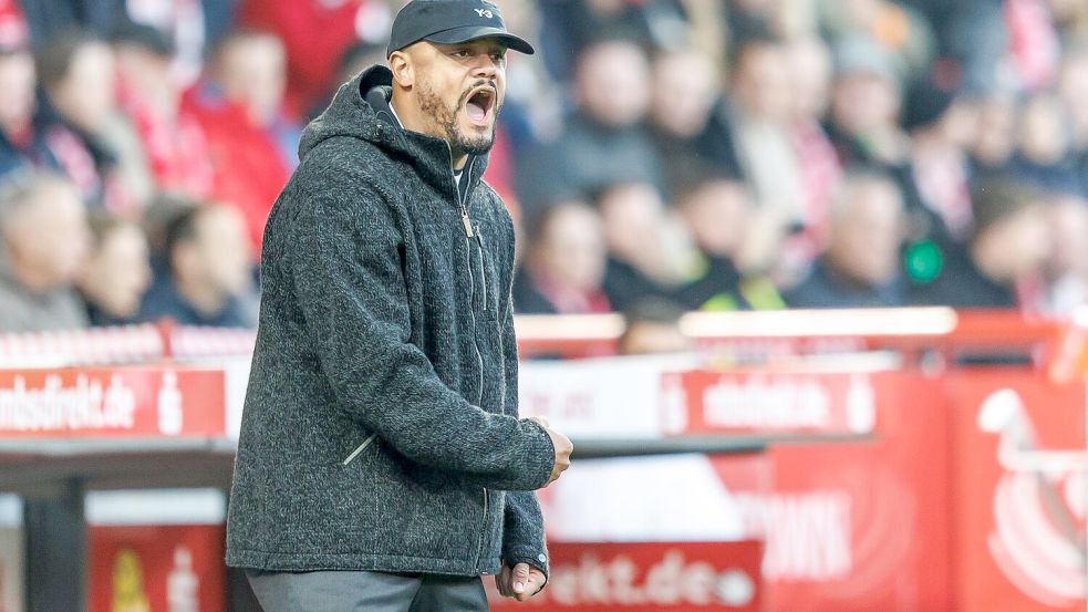 Im Kampf um Bundesliga-Punkte konnte Vincent Kompany erst ganz spät das Münchner 2:2 bejubeln. Foto: Andreas Gora