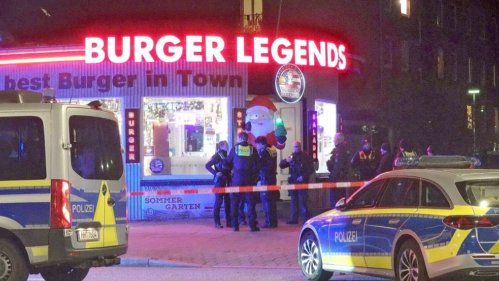 Am Abend fallen in einem Burgerladen in Hamburg-Eimsbüttel Schüsse und ein Mann wird verletzt. Foto: Carsten Neef/News & Art/dpa