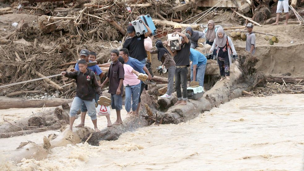 Das Hochwasser gilt als eines der schwersten der vergangenen Jahre. Foto: Binsar Bakkara/AP/dpa