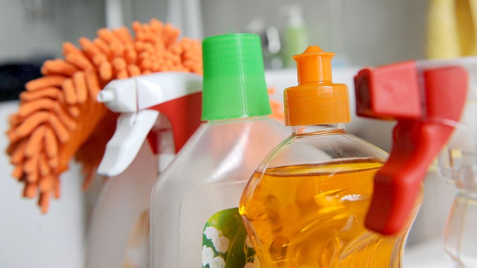 Die Branche sagt: Gerade in herausfordernden Zeiten investieren viele Menschen in ein gepflegtes Äußeres und ein sauberes Zuhause. (Symbolbild) Foto: Jens Kalaene/dpa