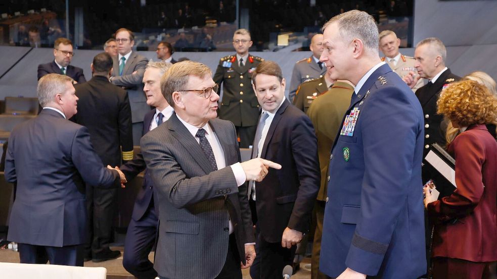 Sieht in Moskau keine Verhandlungsbereitschaft: der deutsche Außenminister Johann Wadephul (l). Foto: Geert Vanden Wijngaert/AP/dpa