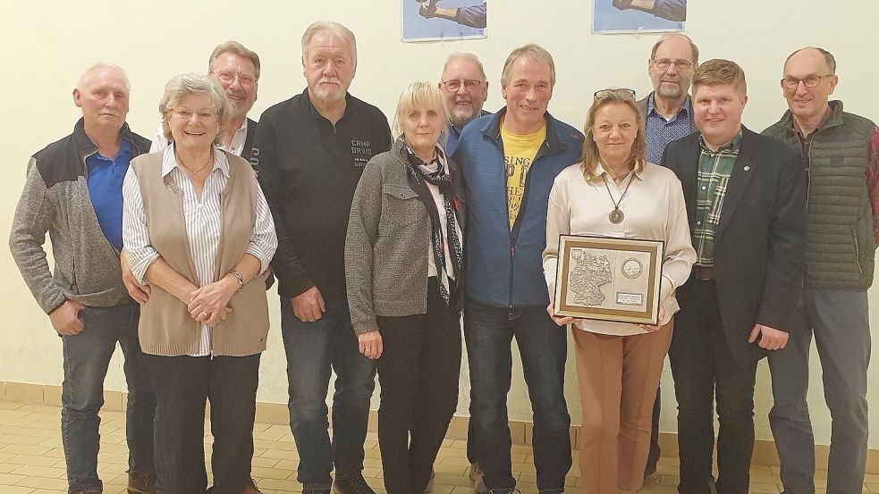 Das Foto zeigt einige die Auricher RV-Meister (von links): Weert Ennen, Gertraud und Artur Schwartz, Manfred und Rita Wienekamp, Alfred Jungenkrüger, Rolf und Elvira Nieland, Erich Meyer, Frank Gerdes und Dieter Rogge. Foto: privat