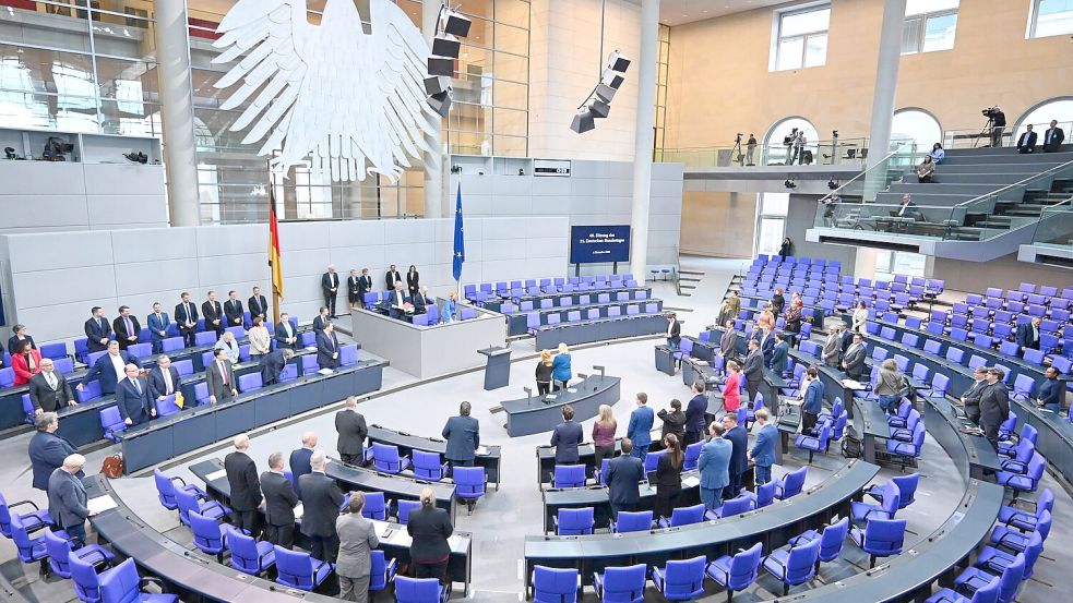 Im Plenum des Bundestags entscheidet sich der Rentenstreit - und vielleicht auch die Zukunft der Koalition. (Archivbild) Foto: Elisa Schu/dpa