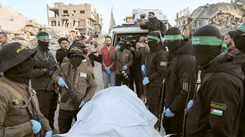 Die übergebene Leiche ist als die eines vermissten Thailänders identifiziert worden. (Archivbild) Foto: Jehad Alshrafi/AP/dpa
