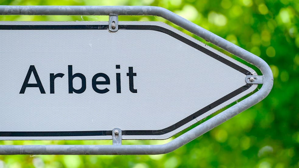 Auf 100 von Betrieben ausgeschriebene offene Stellen kamen bundesweit zuletzt 288 arbeitslos gemeldete Personen. (Archivbild) Foto: Patrick Pleul