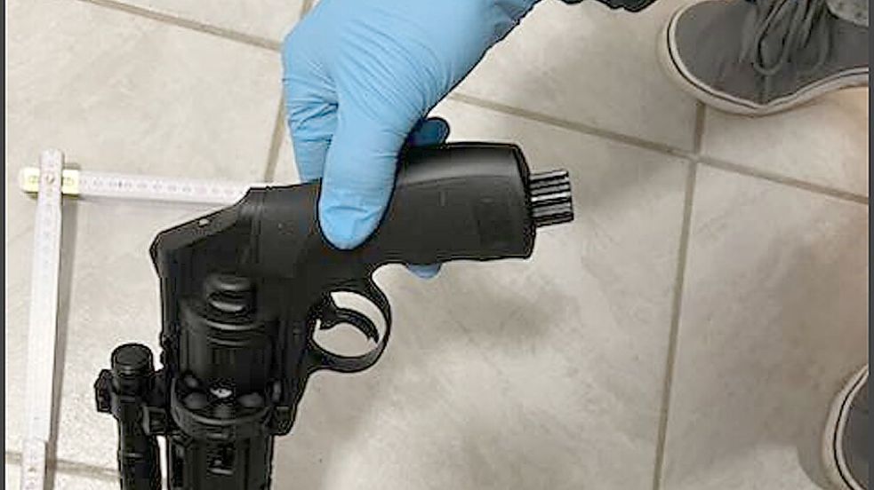 Die Polizei durchsuchte mehrere Objekte im südlichen Landkreis Osnabrück. Dabei wurde auch ein Revolver gefunden. Foto: Polizei Osnabrück