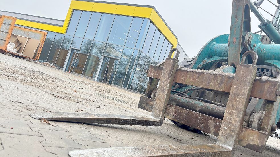 Der Bau vom Netto in Filsum ist fast fertig. Foto: Lars Löschen