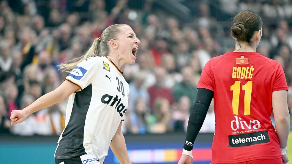 Rechtsaußen Jenny Behrend erzielt in der ersten Halbzeit vier Tore. Foto: Federico Gambarini