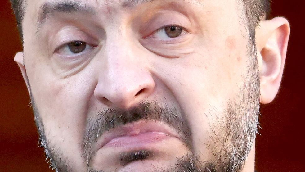 Der ukrainische Präsident Wolodymyr Selenskyj will schnell eine Nachfolge für seinen gechassten Bürochef Andrij Jermak finden. (Archivbild) Foto: Peter Morrison/AP/dpa