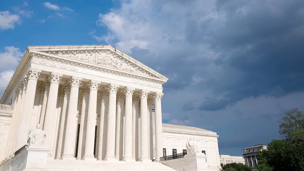 Das Oberste Gericht in den USA beschert Präsident Donald Trumps Partei vor den Kongresswahlen im November einen wichtigen Erfolg. (Archivbild) Foto: Susan Walsh/AP/dpa