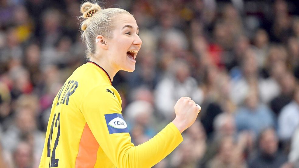 Meist mit einem lachen auf dem Parkett: DHB-Torfrau Katharina Filter. Foto: Federico Gambarini