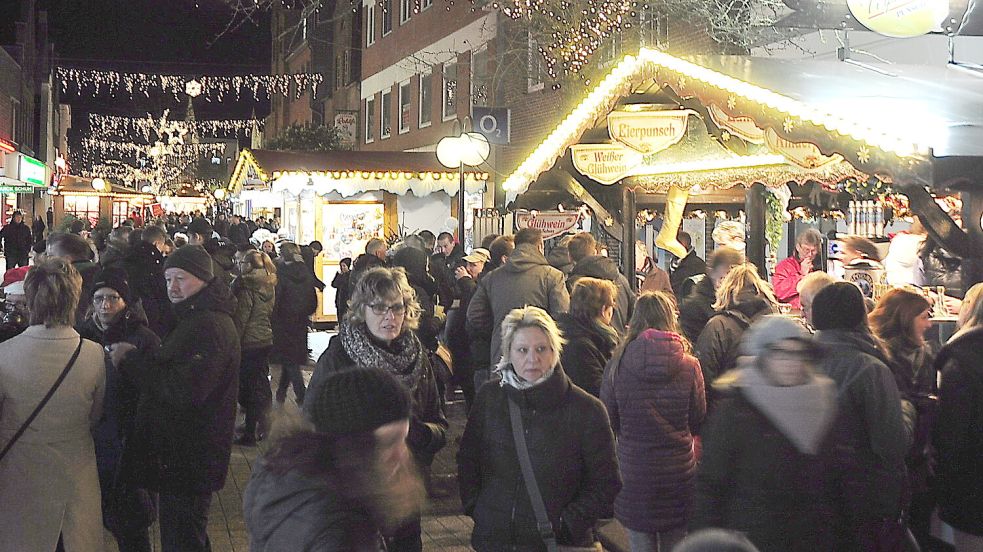 In Leer (Foto) und Aurich kann an diesem Sonnabend bis in die späten Abendstunden hinein gebummelt werden. Foto: Bodo Wolters/Archiv