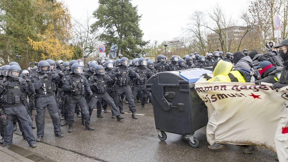 Anlässlich der Neugründung der AfD-Nachwuchsorganisation ist es in Gießen zu zahlreichen Gegenprotesten gekommen. Foto: IMAGO/Paul-Philipp Braun