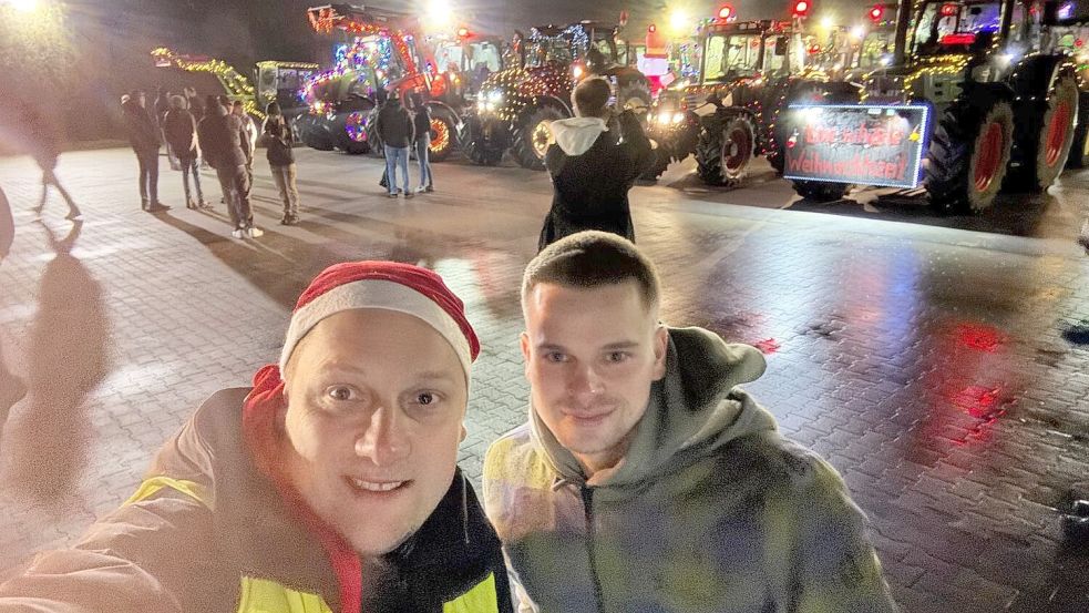 Bürgermeister Matthias Huber (links) und Organisator Julian Hinrichs freuen sich auf die Neuauflage der Lichterfahrt. Foto: Gemeinde Apen/Emely Ludwig