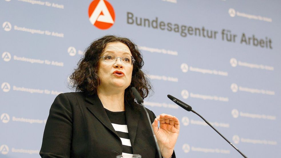 BA-Chefin Nahles hält es angesichts des Fachkräftemangels für eine falsche Entwicklung, wenn Unternehmen an den Ausbildungsplätzen sparen. (Archivbild) Foto: Daniel Löb